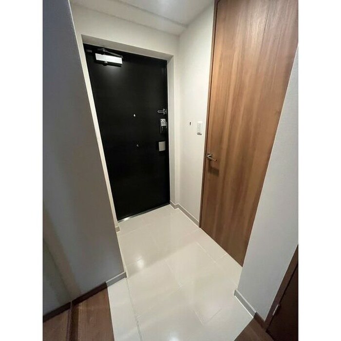 物件内観写真13　(玄関)