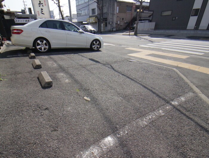 物件外観写真3　(駐車場)