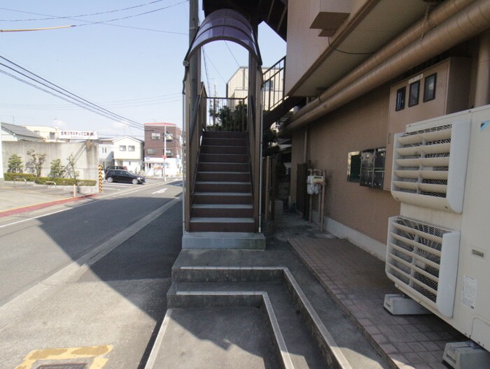 物件外観写真4　(エントランス部分)