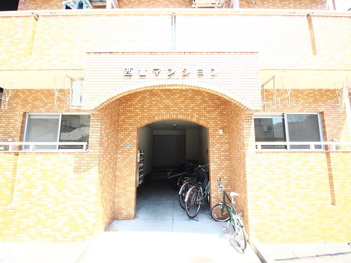 物件外観写真2　(エントランス部分)