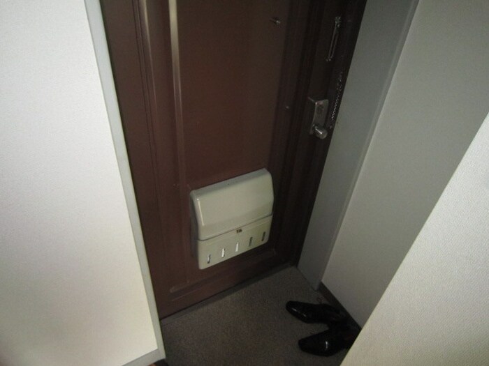 物件内観写真13　(玄関)