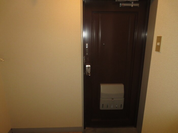物件内観写真16　(玄関)