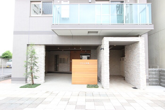 物件外観写真4　(エントランス部分)