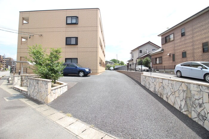 物件外観写真6　(駐車場)