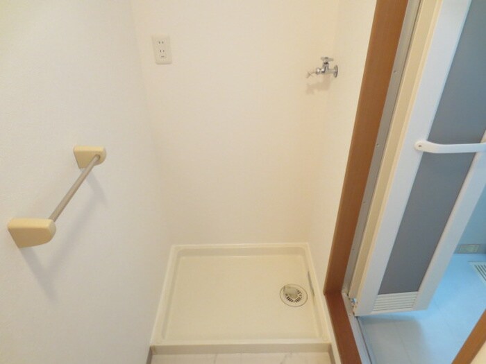 物件内観写真10　(洗濯機置場)