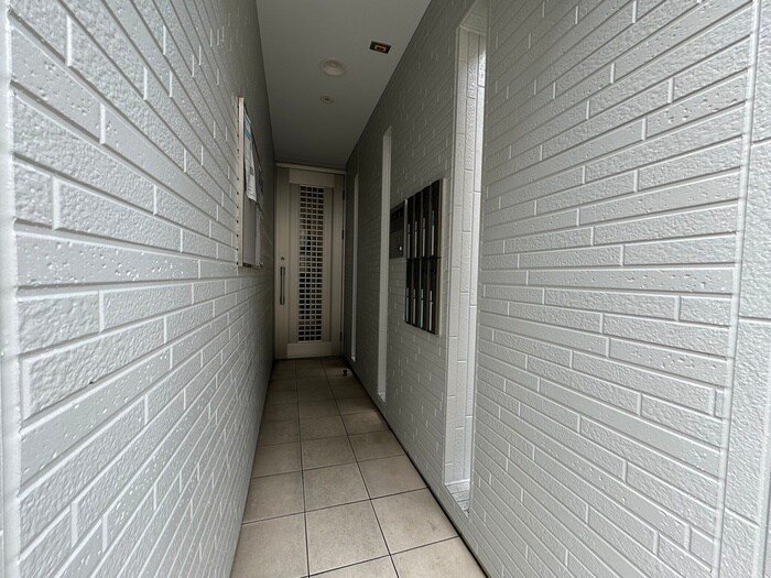 物件外観写真2　(エントランス部分)