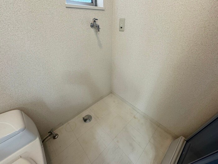物件内観写真12　(洗濯機置場)