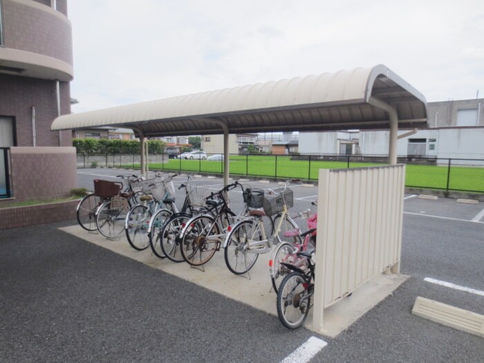 物件外観写真2　(駐輪場)