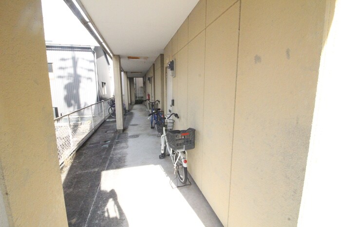 物件外観写真5　(エントランス部分)