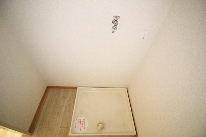 物件内観写真14　(洗濯機置場)