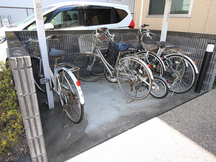 物件外観写真5　(駐輪場)
