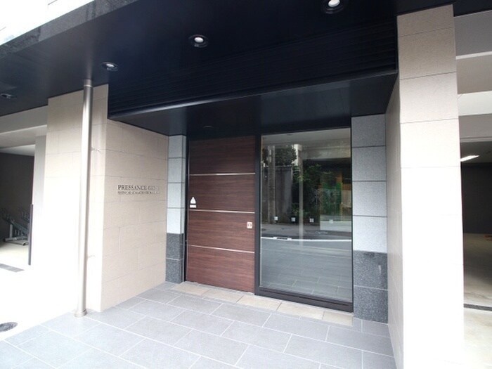 物件外観写真6　(エントランス部分)