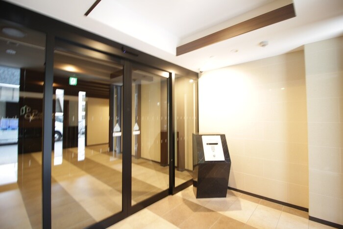 物件外観写真4　(エントランス部分)