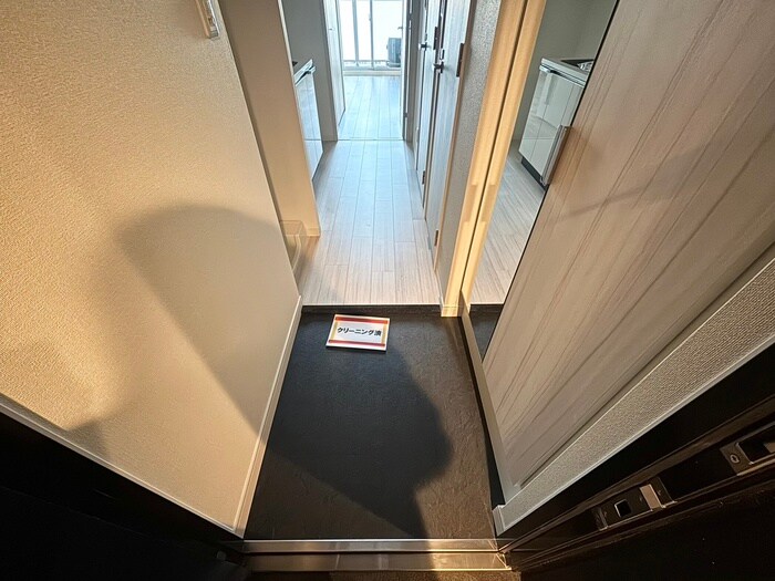 物件内観写真13　(玄関)