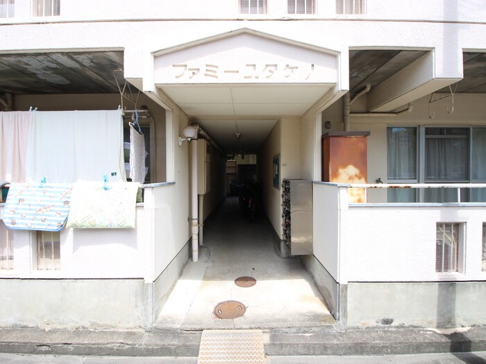 物件外観写真4　(エントランス部分)