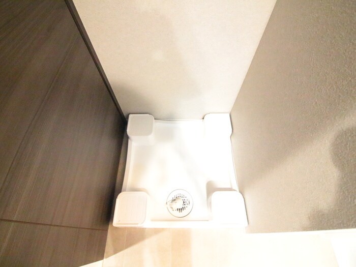 物件内観写真6　(洗濯機置場)