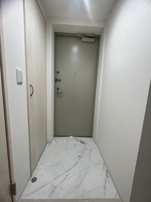 物件内観写真5　(玄関)