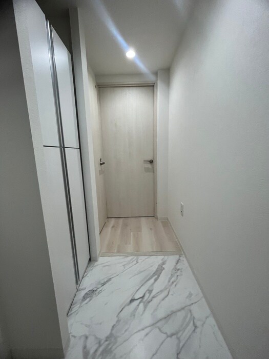 物件内観写真5　(玄関)