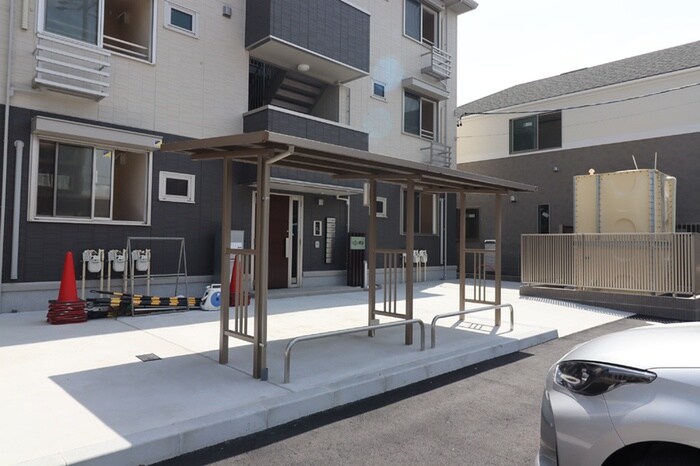 物件外観写真4　(駐輪場)