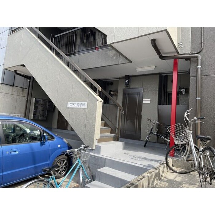 物件外観写真2　(エントランス部分)