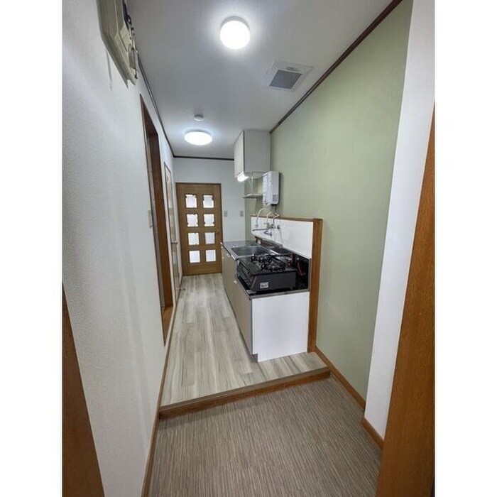 物件内観写真5　(玄関)