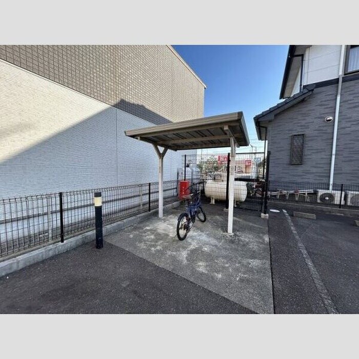 物件外観写真3　(駐輪場)