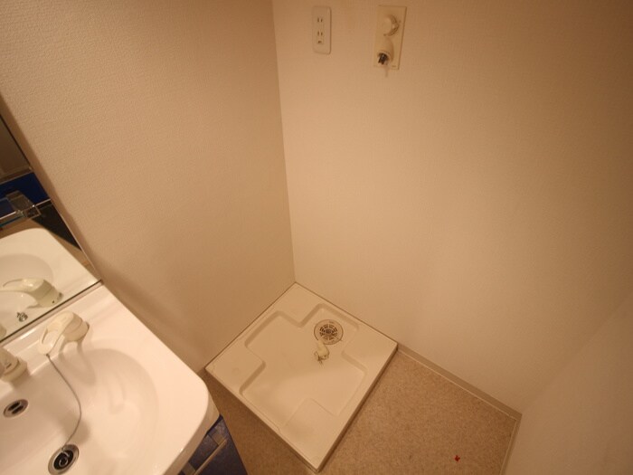 物件内観写真13　(洗濯機置場)