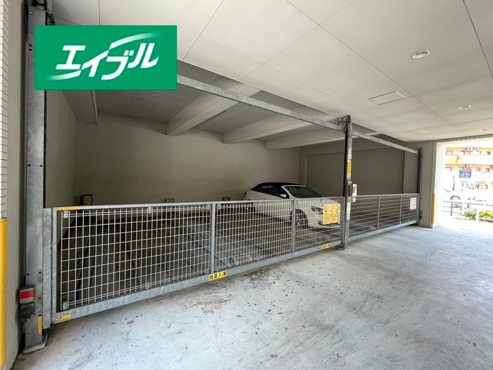 物件外観写真5　(駐車場)