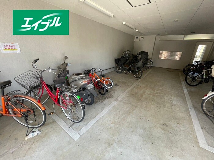 物件外観写真6　(駐輪場)