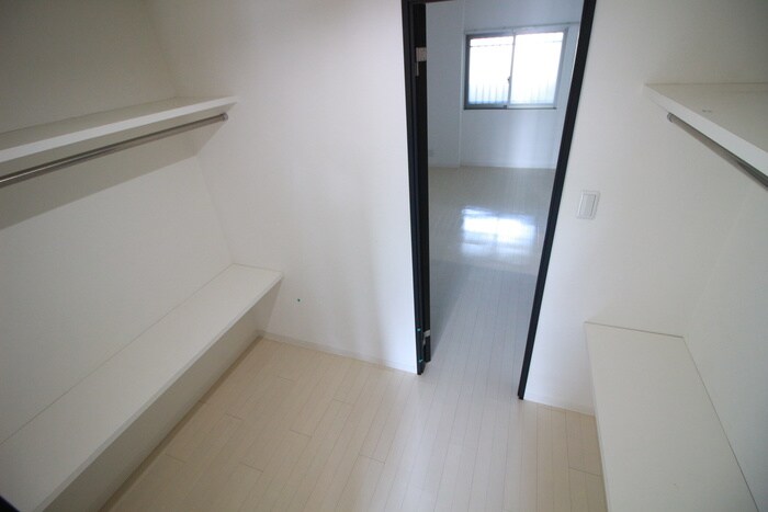 物件内観写真12　(収納)