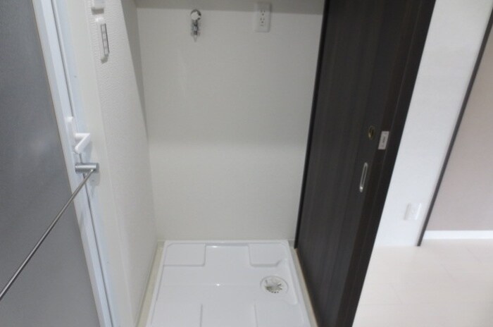 物件内観写真16　(洗濯機置場)