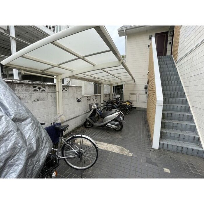 物件外観写真2　(駐輪場)