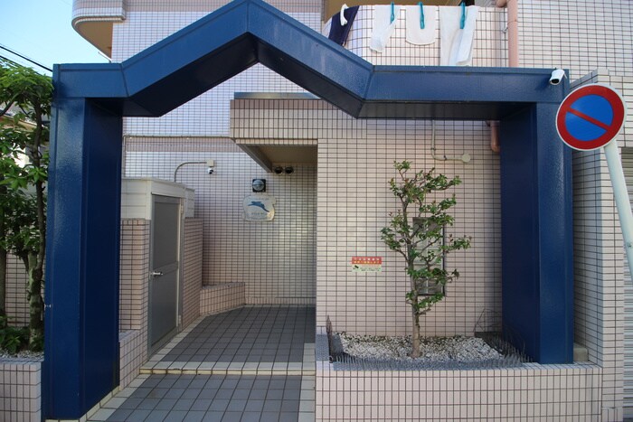 物件外観写真2　(エントランス部分)