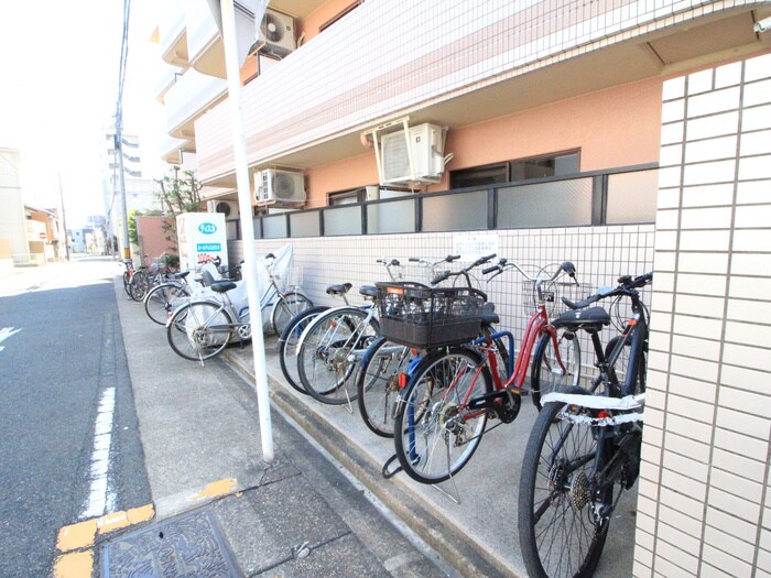 物件外観写真3　(駐輪場)