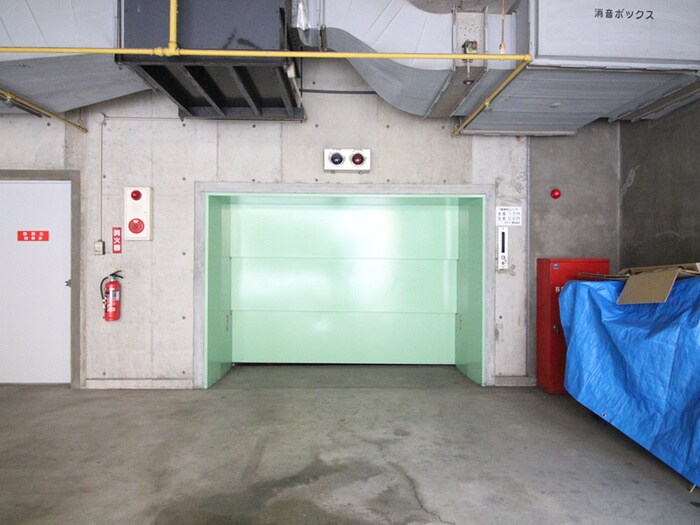 物件外観写真4　(駐車場)