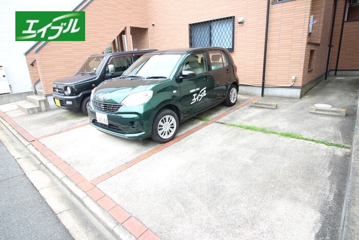 物件外観写真3　(駐車場)