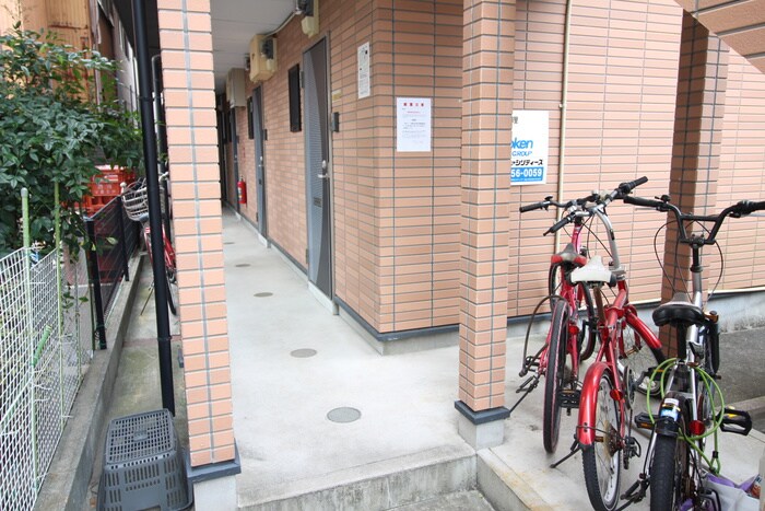 物件外観写真5　(駐輪場)