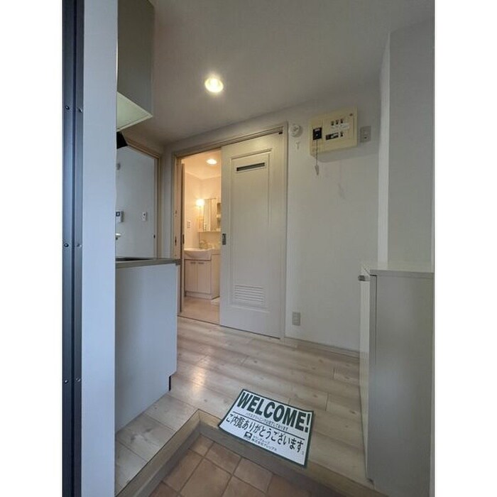 物件内観写真9　(玄関)