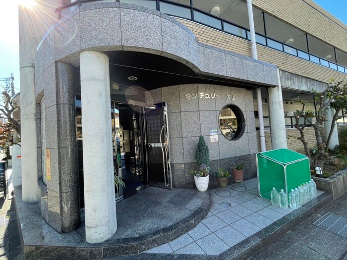 物件外観写真4　(エントランス部分)