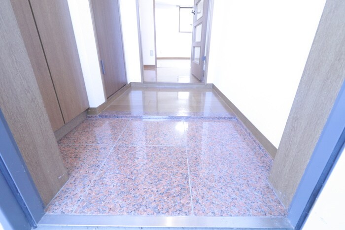 物件内観写真18　(玄関)