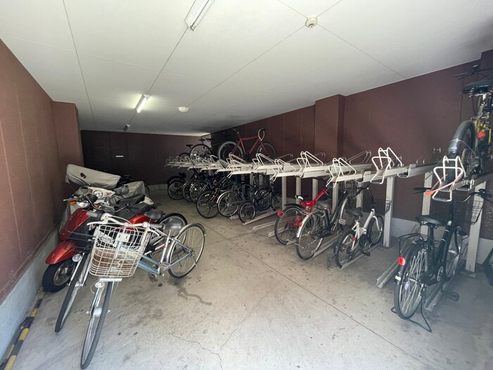 物件外観写真5　(駐輪場)