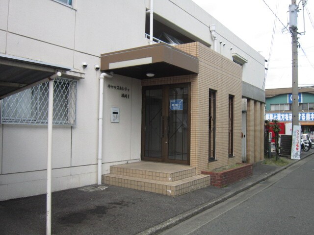 物件外観写真3　(エントランス部分)