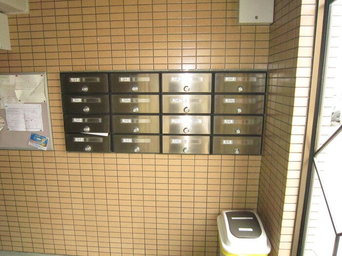 物件外観写真6　(エントランス部分)