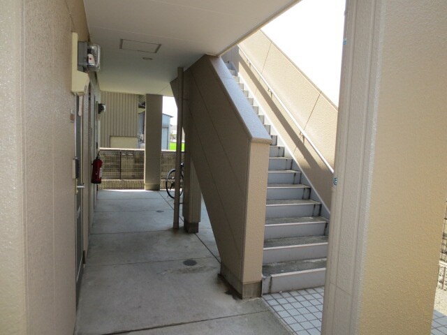 物件外観写真3　(エントランス部分)