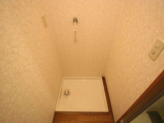 物件内観写真13　(洗濯機置場)