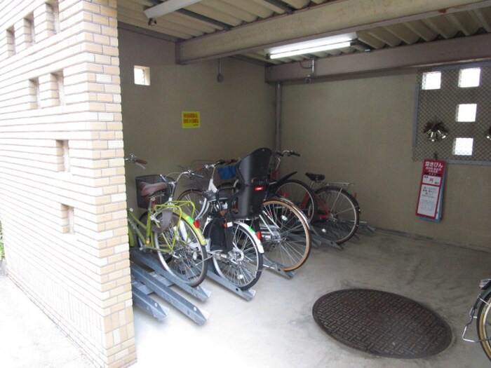 物件外観写真5　(駐輪場)