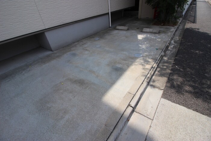 物件外観写真3　(駐車場)
