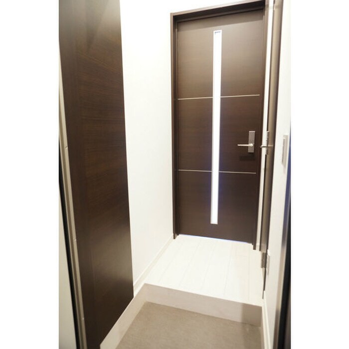 物件内観写真13　(玄関)