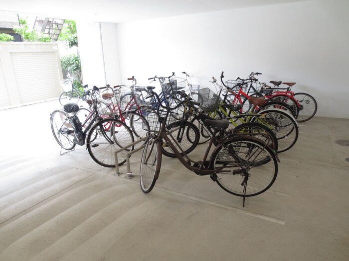 物件外観写真3　(駐輪場)