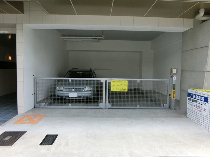 物件外観写真4　(駐車場)